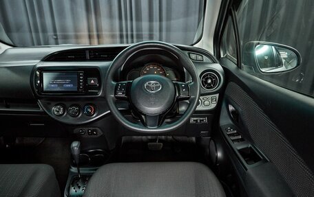 Toyota Vitz, 2018 год, 877 000 рублей, 8 фотография
