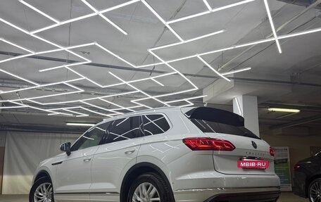 Volkswagen Touareg III, 2019 год, 3 900 000 рублей, 2 фотография