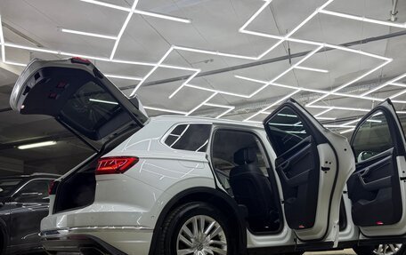 Volkswagen Touareg III, 2019 год, 3 900 000 рублей, 15 фотография