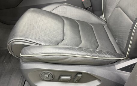 Volkswagen Touareg III, 2019 год, 3 900 000 рублей, 20 фотография