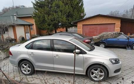 Volkswagen Polo VI (EU Market), 2011 год, 850 000 рублей, 2 фотография
