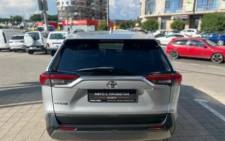 Toyota RAV4, 2021 год, 3 200 000 рублей, 6 фотография