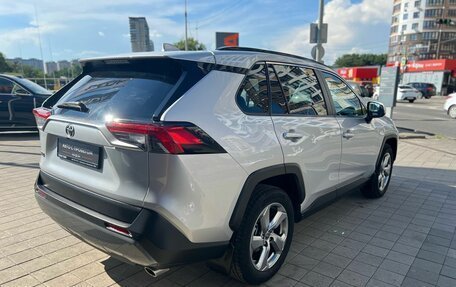 Toyota RAV4, 2021 год, 3 200 000 рублей, 5 фотография