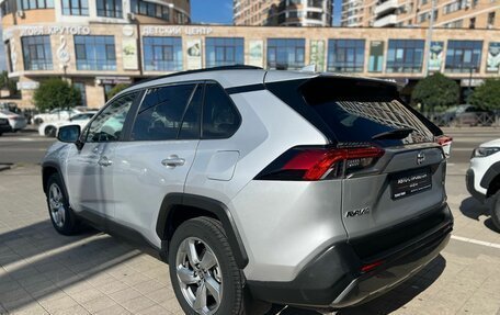 Toyota RAV4, 2021 год, 3 200 000 рублей, 7 фотография