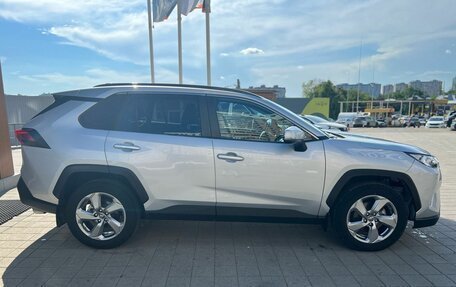Toyota RAV4, 2021 год, 3 200 000 рублей, 4 фотография
