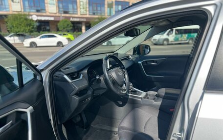 Toyota RAV4, 2021 год, 3 200 000 рублей, 9 фотография
