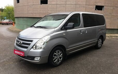 Hyundai Grand Starex Grand Starex I рестайлинг 2, 2017 год, 2 500 000 рублей, 2 фотография