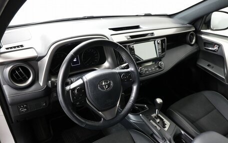 Toyota RAV4, 2018 год, 2 970 000 рублей, 11 фотография