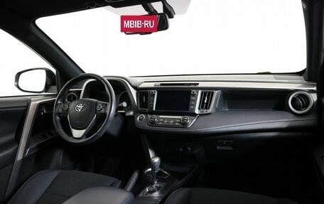 Toyota RAV4, 2018 год, 2 970 000 рублей, 13 фотография