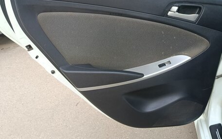 Hyundai Solaris II рестайлинг, 2011 год, 650 000 рублей, 3 фотография