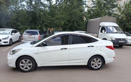 Hyundai Solaris II рестайлинг, 2011 год, 650 000 рублей, 10 фотография