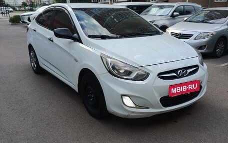 Hyundai Solaris II рестайлинг, 2011 год, 650 000 рублей, 8 фотография