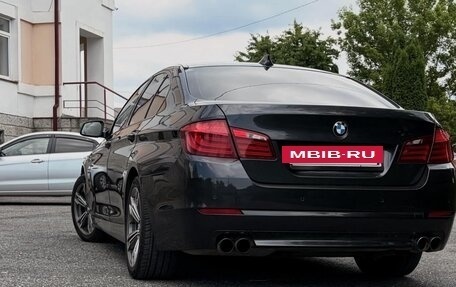 BMW 5 серия, 2011 год, 1 800 000 рублей, 4 фотография
