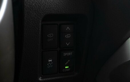 Toyota Land Cruiser Prado 150 рестайлинг 2, 2013 год, 3 999 000 рублей, 19 фотография