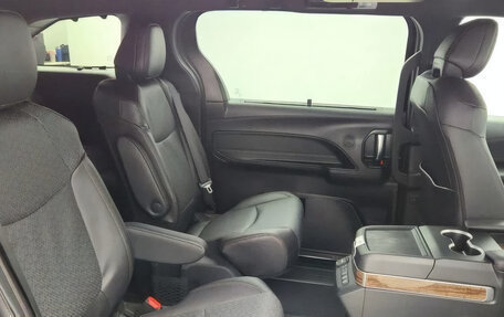 Toyota Sienna, 2026 год, 11 015 611 рублей, 19 фотография