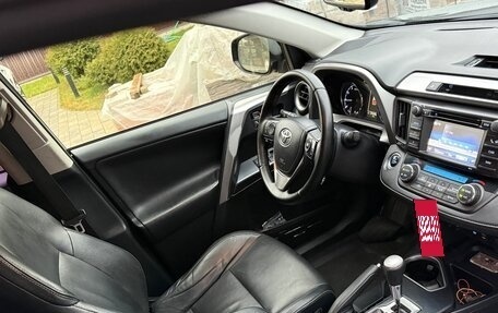 Toyota RAV4, 2015 год, 2 800 000 рублей, 3 фотография