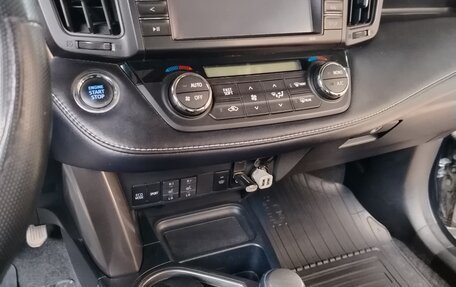 Toyota RAV4, 2019 год, 2 700 000 рублей, 7 фотография