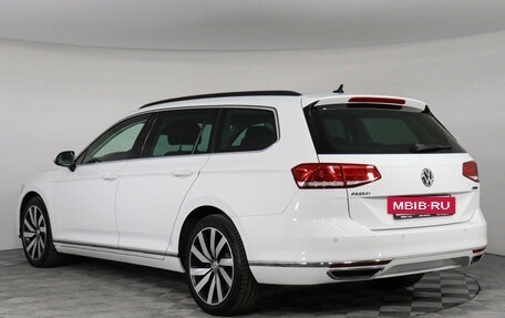 Volkswagen Passat B8 рестайлинг, 2019 год, 2 147 000 рублей, 8 фотография