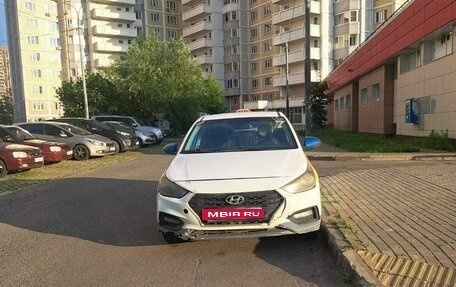 Hyundai Solaris II рестайлинг, 2018 год, 450 000 рублей, 1 фотография