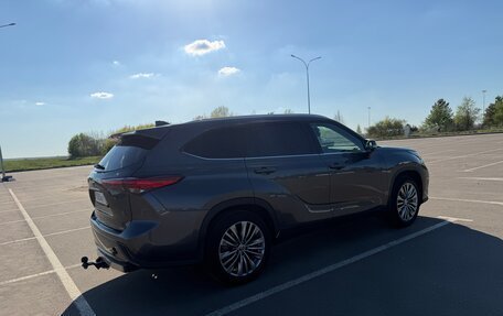 Toyota Highlander, 2021 год, 4 300 000 рублей, 5 фотография