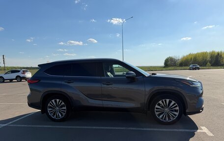 Toyota Highlander, 2021 год, 4 300 000 рублей, 6 фотография