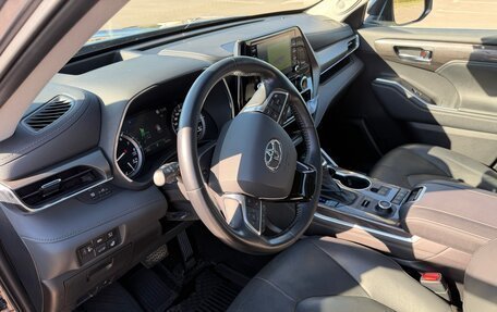 Toyota Highlander, 2021 год, 4 300 000 рублей, 9 фотография