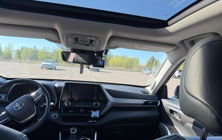 Toyota Highlander, 2021 год, 4 300 000 рублей, 10 фотография