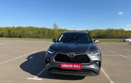 Toyota Highlander, 2021 год, 4 300 000 рублей, 8 фотография