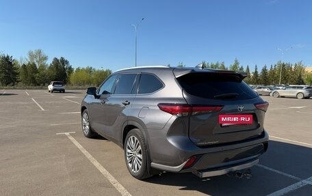 Toyota Highlander, 2021 год, 4 300 000 рублей, 3 фотография