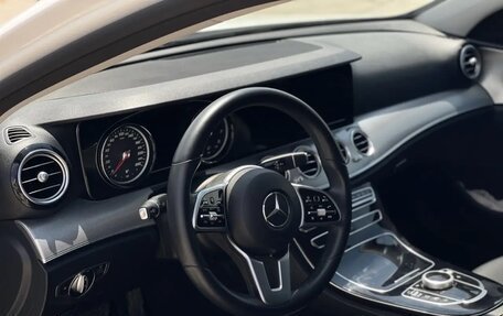 Mercedes-Benz E-Класс, 2020 год, 4 500 000 рублей, 9 фотография