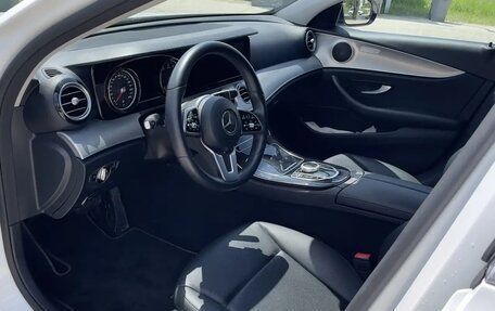 Mercedes-Benz E-Класс, 2020 год, 4 500 000 рублей, 8 фотография