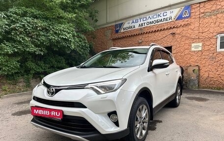 Toyota RAV4, 2019 год, 3 000 000 рублей, 2 фотография