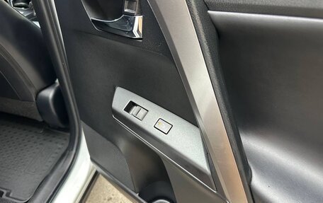 Toyota RAV4, 2019 год, 3 000 000 рублей, 17 фотография