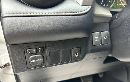 Toyota RAV4, 2019 год, 3 000 000 рублей, 23 фотография