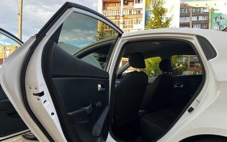 KIA Rio III рестайлинг, 2016 год, 1 000 000 рублей, 18 фотография