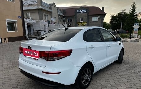 KIA Rio III рестайлинг, 2016 год, 1 000 000 рублей, 5 фотография