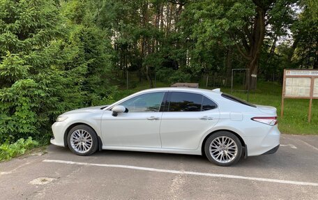 Toyota Camry, 2021 год, 3 250 000 рублей, 2 фотография