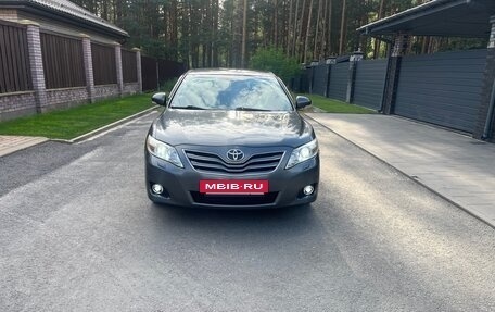 Toyota Camry, 2011 год, 1 020 000 рублей, 2 фотография