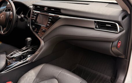 Toyota Camry, 2019 год, 2 690 000 рублей, 10 фотография