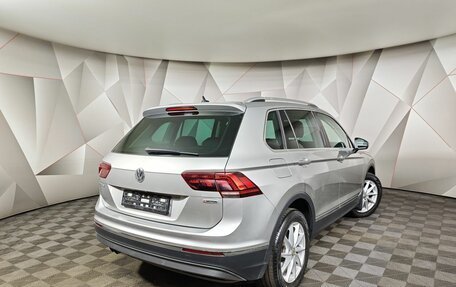 Volkswagen Tiguan II, 2018 год, 2 555 000 рублей, 2 фотография