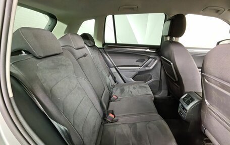 Volkswagen Tiguan II, 2018 год, 2 555 000 рублей, 16 фотография