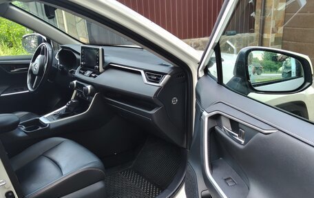 Toyota RAV4, 2019 год, 3 150 000 рублей, 9 фотография