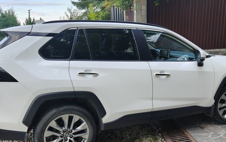 Toyota RAV4, 2019 год, 3 150 000 рублей, 5 фотография