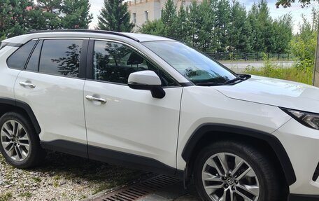 Toyota RAV4, 2019 год, 3 150 000 рублей, 6 фотография