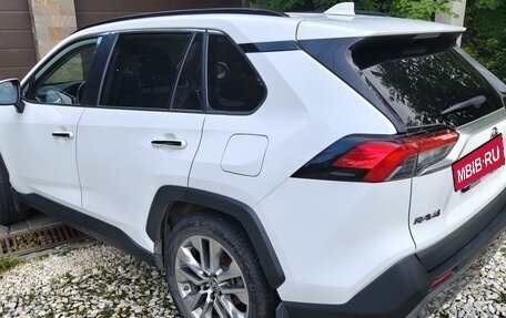 Toyota RAV4, 2019 год, 3 150 000 рублей, 2 фотография