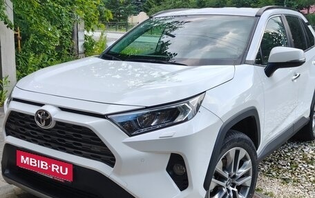 Toyota RAV4, 2019 год, 3 150 000 рублей, 4 фотография