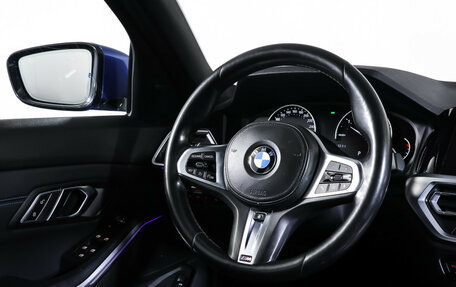 BMW 3 серия, 2019 год, 3 840 000 рублей, 14 фотография