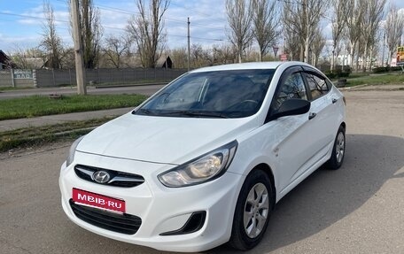 Hyundai Solaris II рестайлинг, 2013 год, 860 000 рублей, 1 фотография