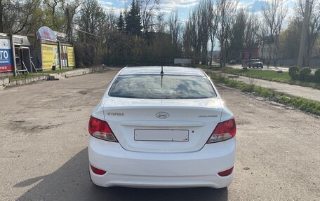 Hyundai Solaris II рестайлинг, 2013 год, 860 000 рублей, 4 фотография