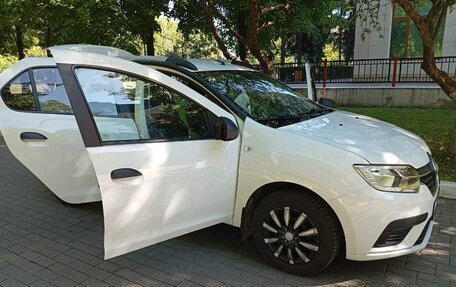 Renault Logan II, 2019 год, 865 000 рублей, 15 фотография